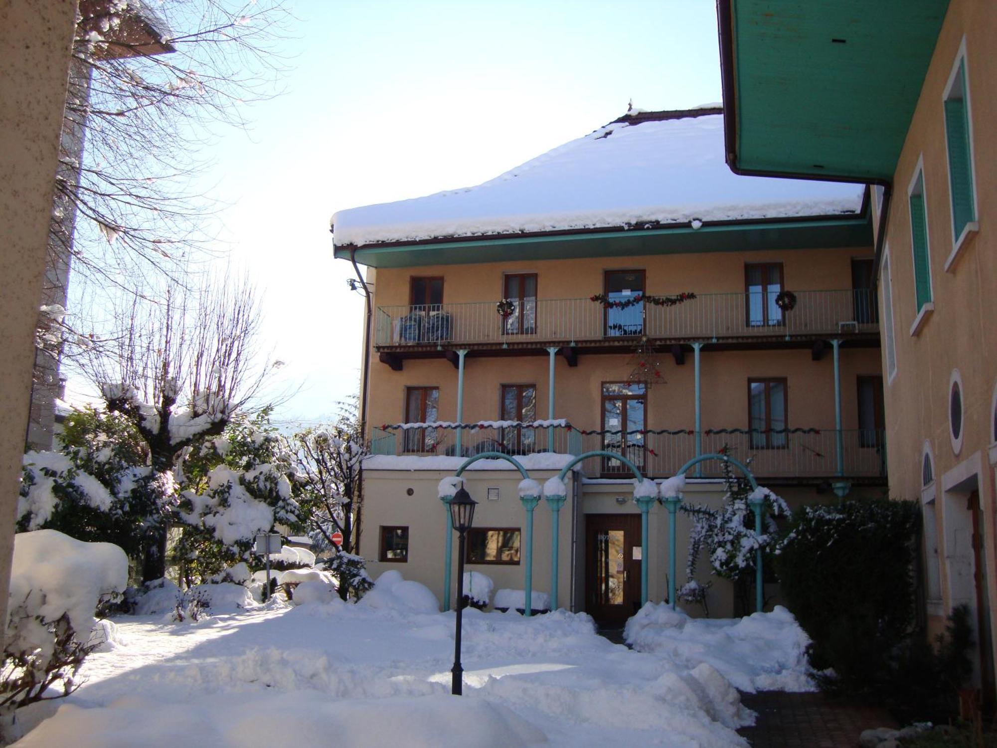 Hotel De Geneve Et Restaurant , Faverges-Seythenex Exterior photo